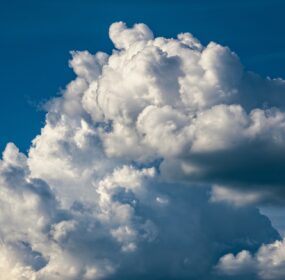 clouds g04fa87fe4 1920 q40ty8cmg1h1kl69463r2y19cp3v876kxl47s6j67k - Kontakt